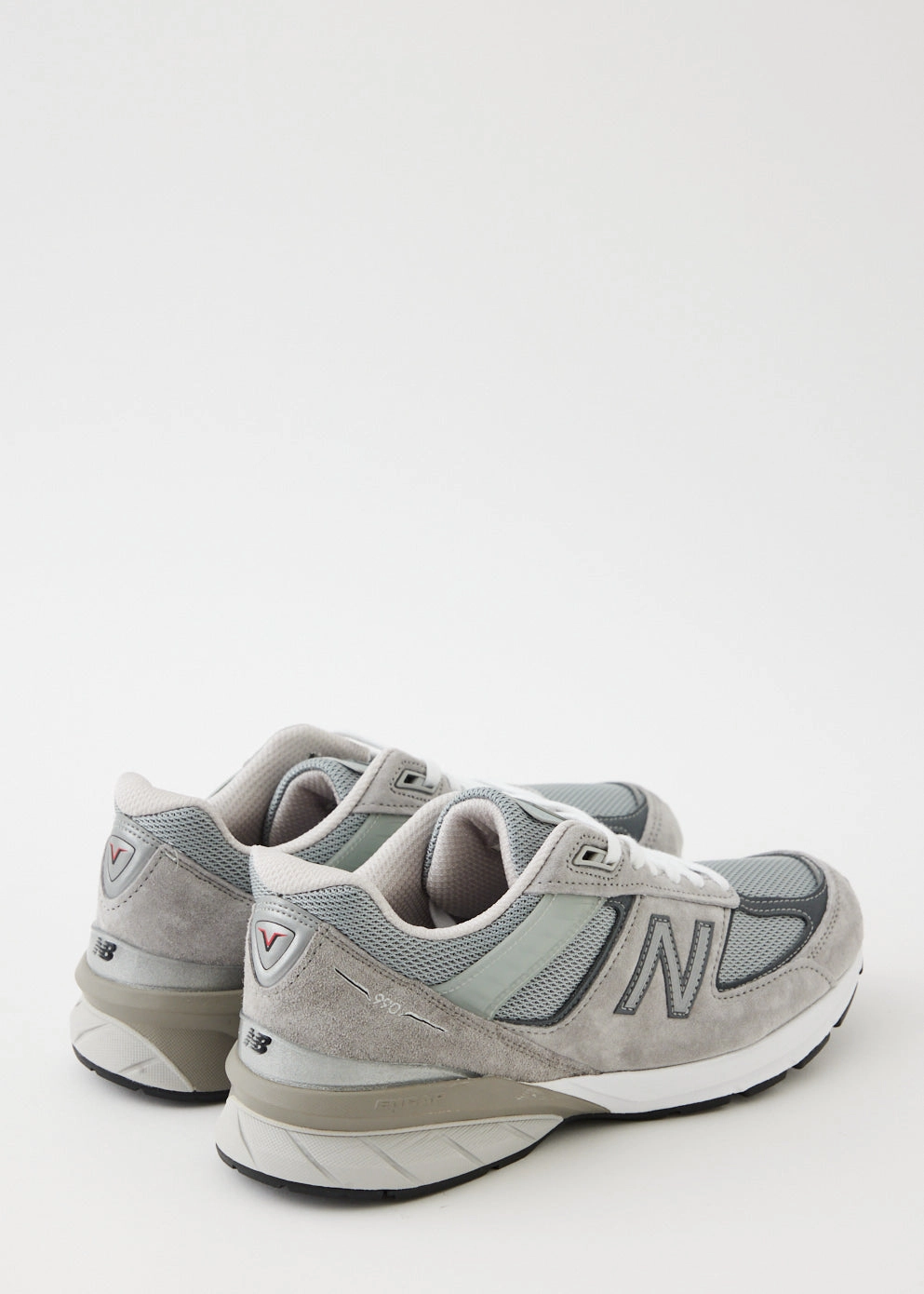 990v5 Sneakers