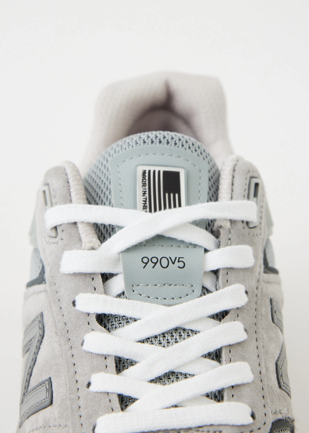 990v5 Sneakers