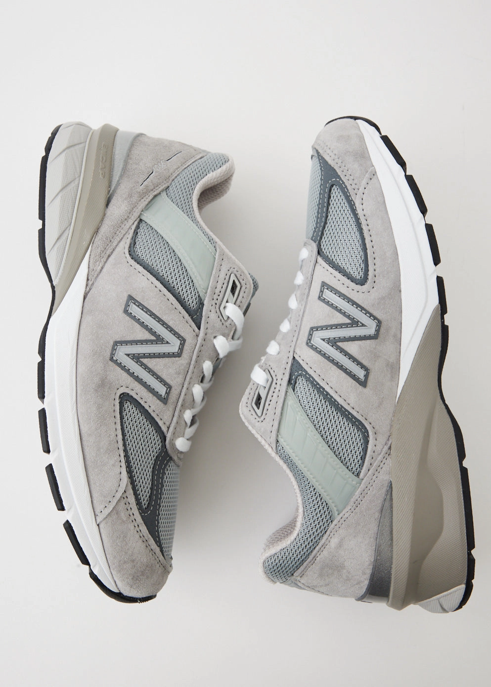 990v5 Sneakers